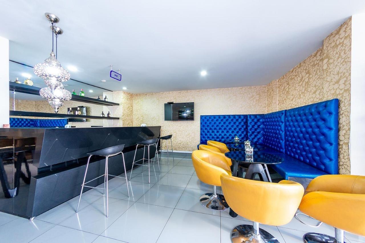 Ayenda 1136 Mh Hotel Pereira Bagian luar foto